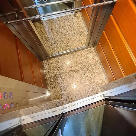 Hotel Old Park 2*